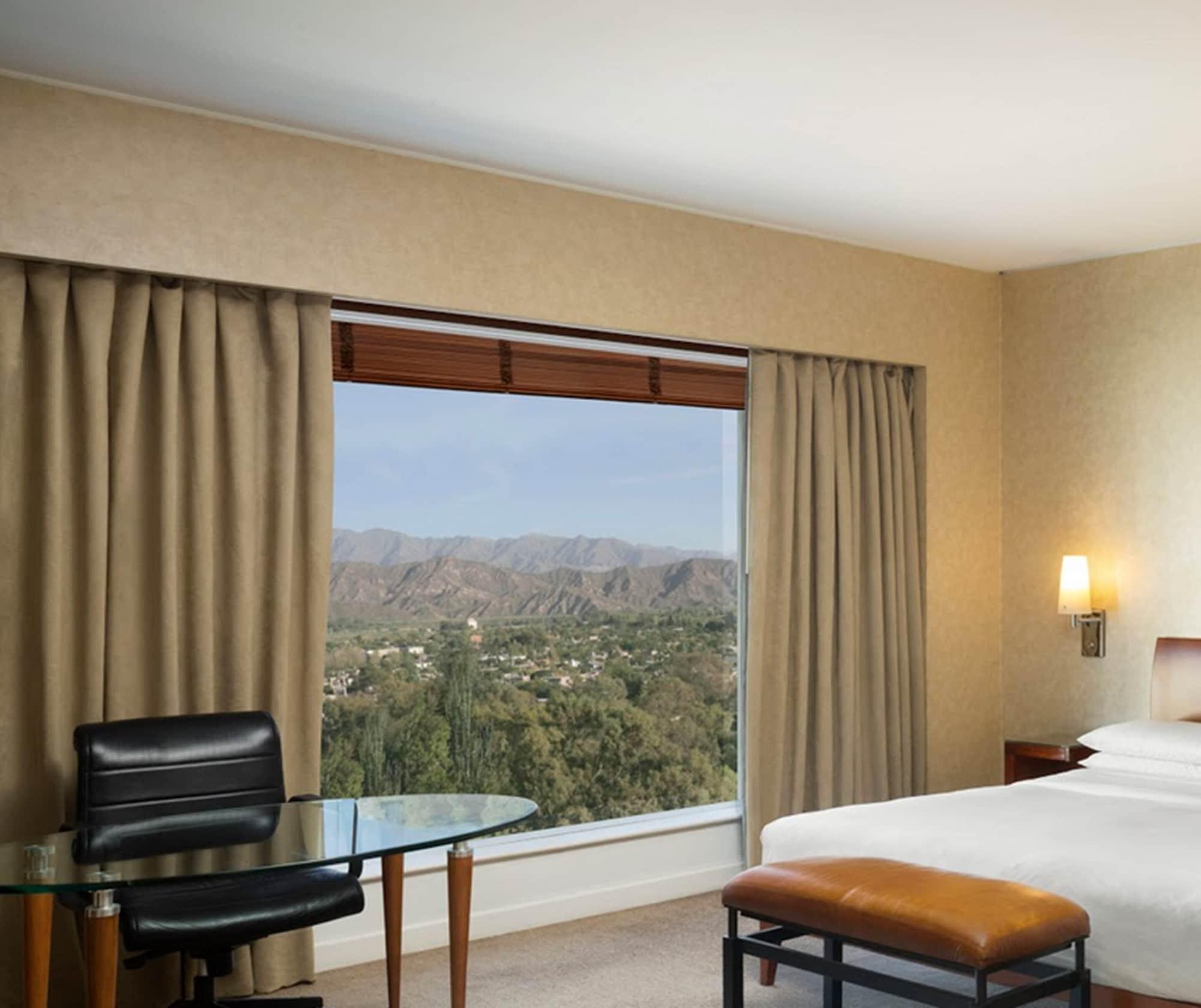 Park Hyatt Mendoza Hotel, Casino & Spa Екстериор снимка A guest room at the JW Marriott Scottsdale Camelback Resort and Spa